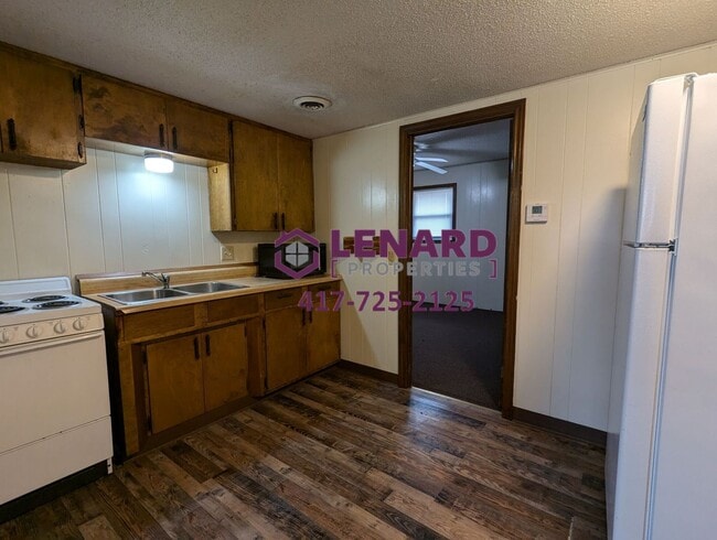 Building Photo - 245 W College St