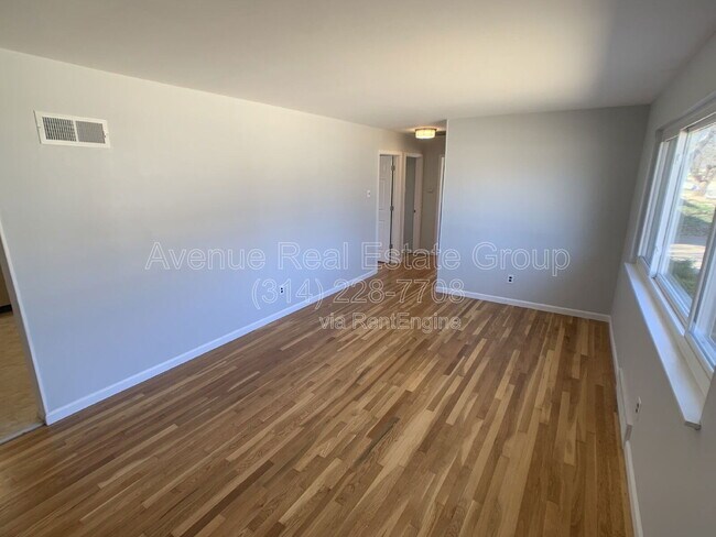 Foto del edificio - 858 Hazelvalley Dr