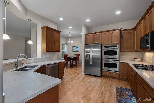 Building Photo - 508 Ranger Dr SE