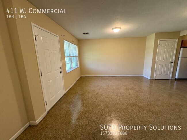 Foto del edificio - 411 W. Commercial-