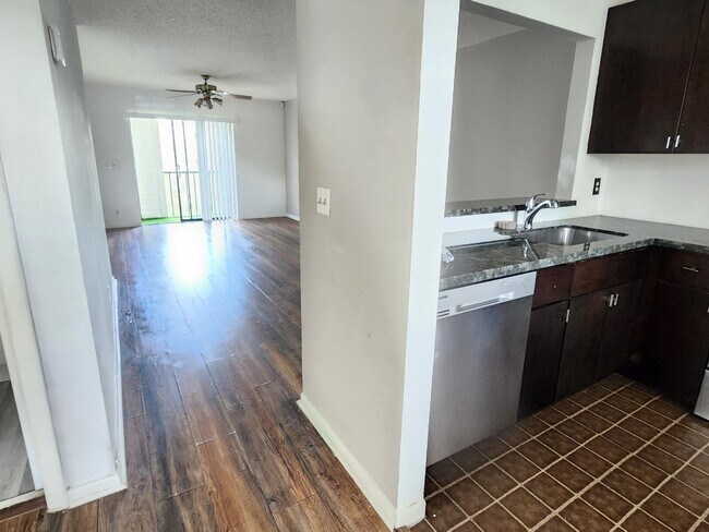 Foto del edificio - 7149 Golf Colony Ct