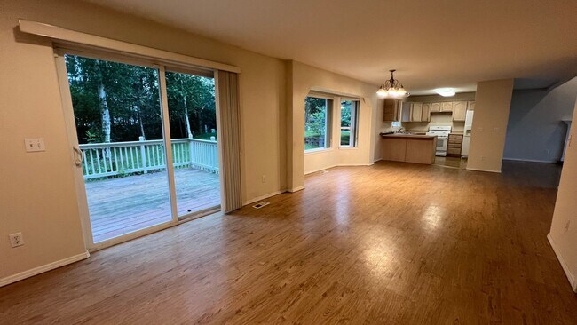 Building Photo - 4 Bed/2.5 Bath in East Anchorage House - A...