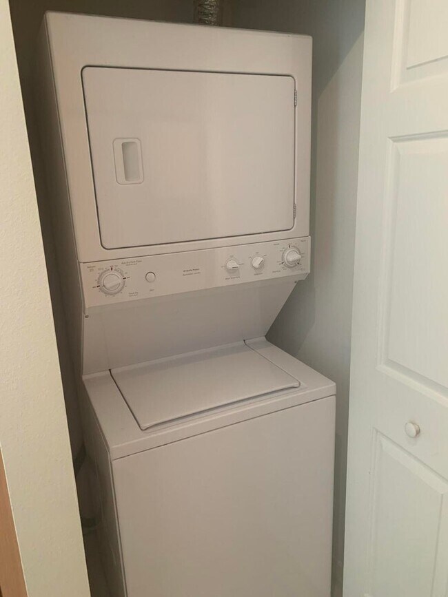 Foto del edificio - 100 NE 6th St