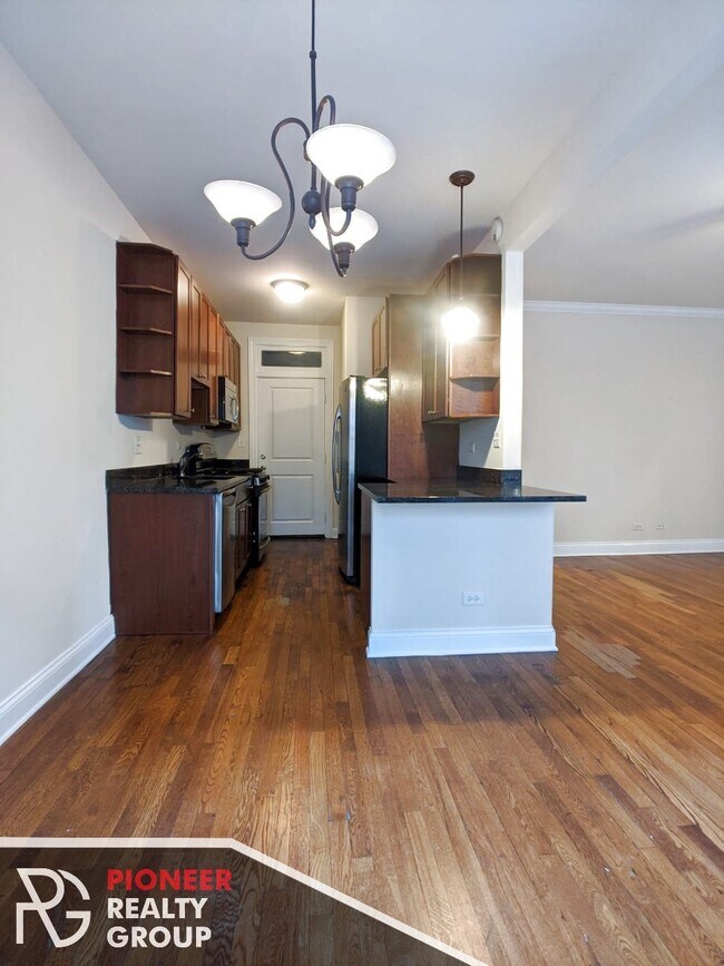 Foto del edificio - 736 W Addison St