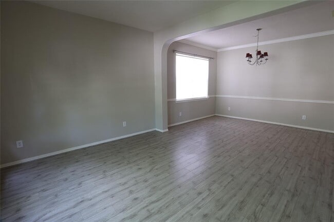 Building Photo - 5547 Linden Rose Ln