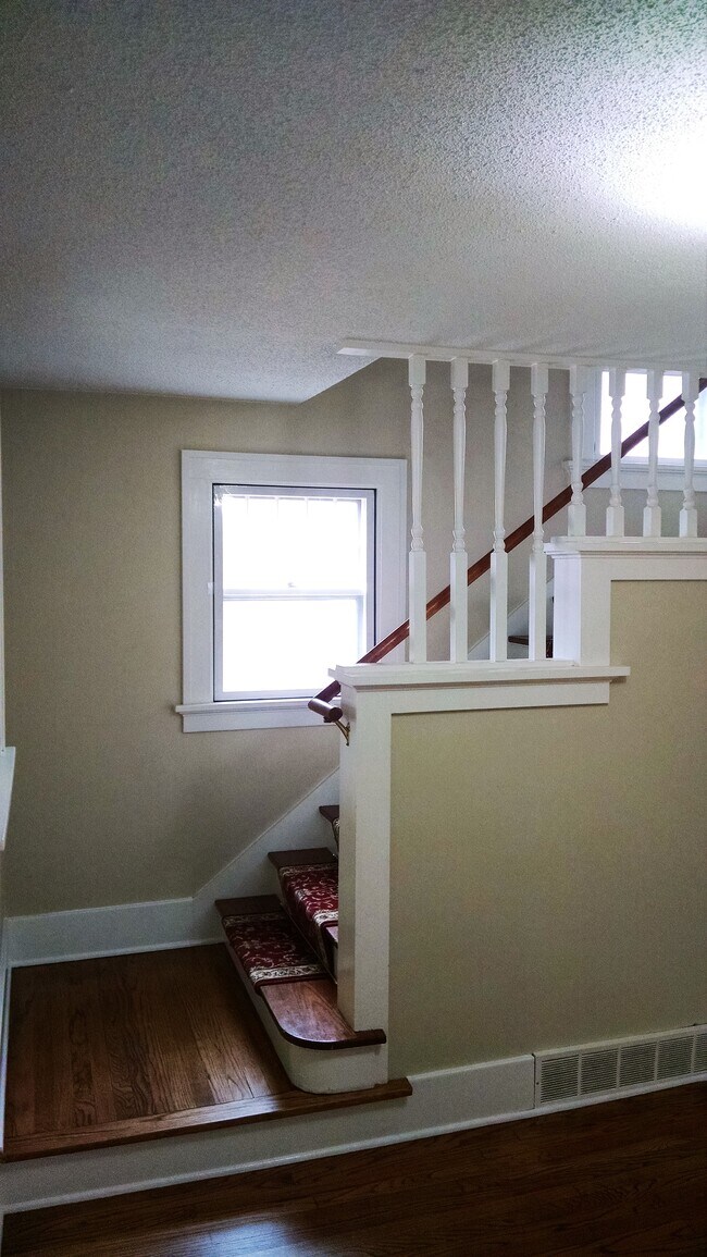 2413 B Ave NE, Cedar Rapids, IA 52402 House Rental in Cedar Rapids, IA