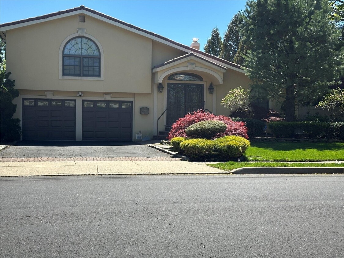 Primary Photo - 60 Parkside Dr