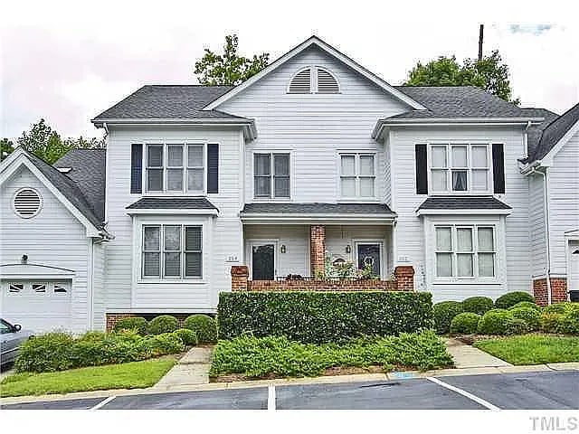 Foto principal - Room in Townhome on Vinca Cir