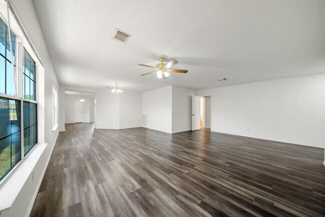 Building Photo - 3 Bedroom and 2 Bathroom located  in Brentfield Subdivision