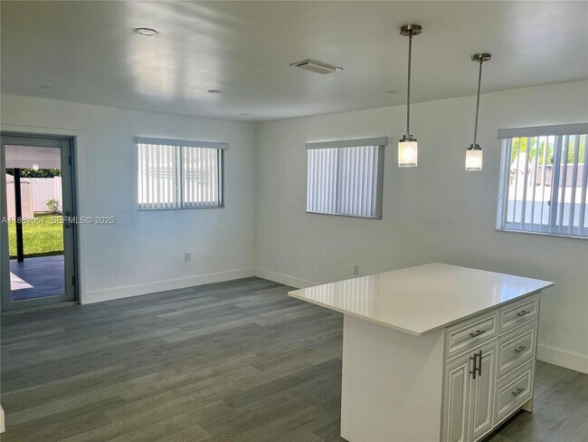 Foto del edificio - 7113 SW 21st St