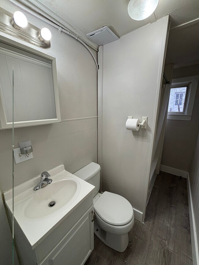 Foto del edificio - 18 Seminary Ave