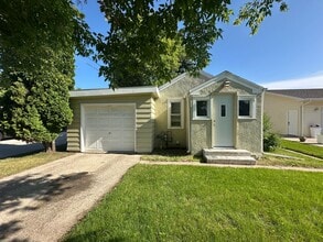 Building Photo - 404 12th Ave SW