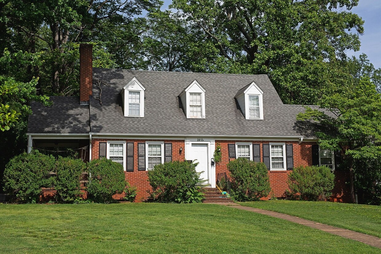 Primary Photo - Spacious Fry's Spring Home