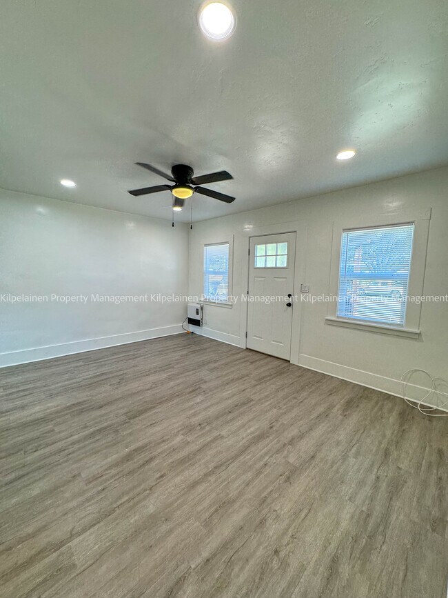 Foto del edificio - 1113 N Miller St