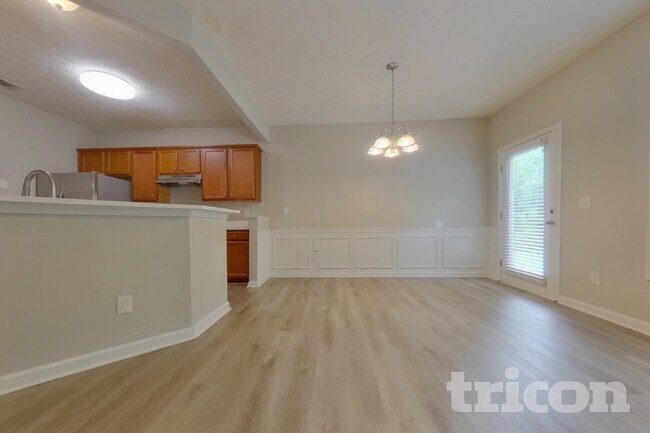 Foto del edificio - 8129 Brookbend Dr