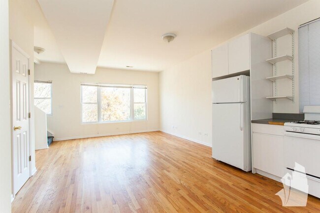 Foto del edificio - 2439 N Ashland Ave
