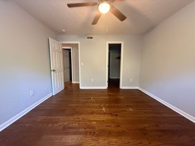 Building Photo - 2 Bedroom/2 Bathroom Condo!