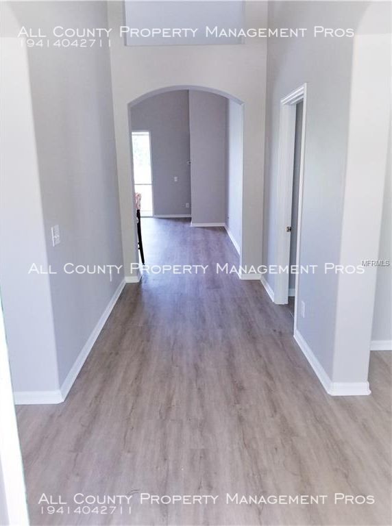 Building Photo - 750 Shorecrest Dr
