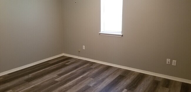 Foto del edificio - 2 BD, 1 BA, duplex in Cabot
