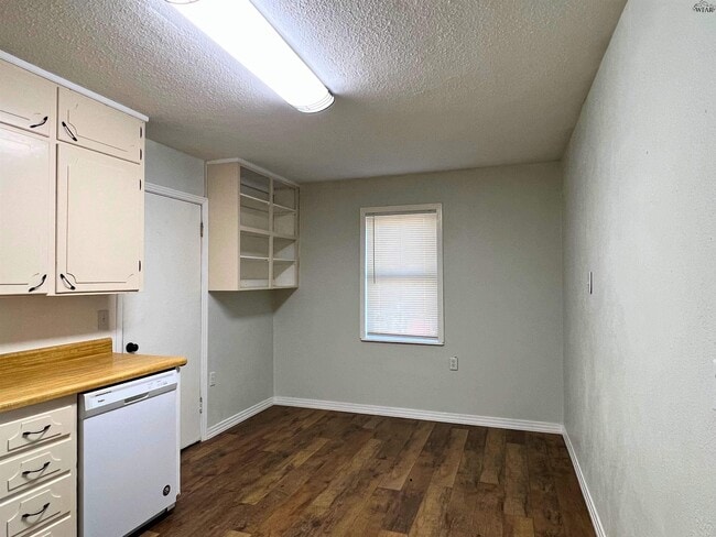 Building Photo - 615 S Clay St