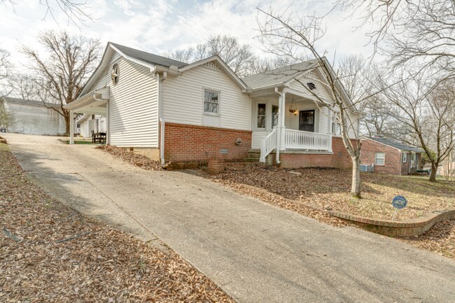 Building Photo - 160 Dellway Dr