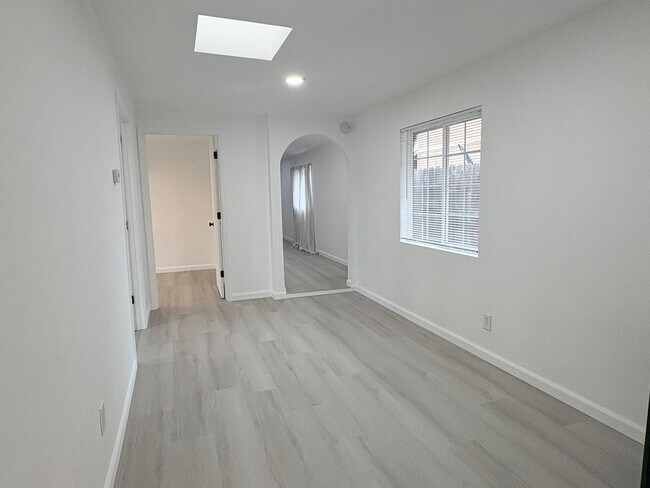 Foto del edificio - Beautifully Remodeled 2 Bedroom 1 Bath Hom...