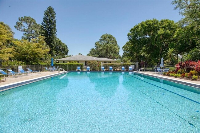 Foto del edificio - 7139 Fairway Bend Ln
