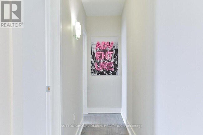 Building Photo - 464 Spadina Rd