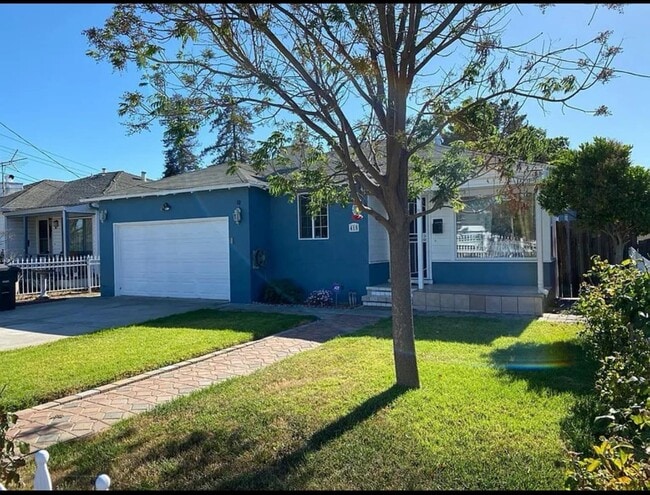 Building Photo - 415 Wisteria Dr