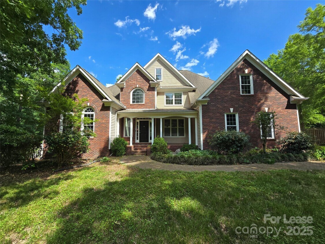 Primary Photo - 409 Foxglove Ln