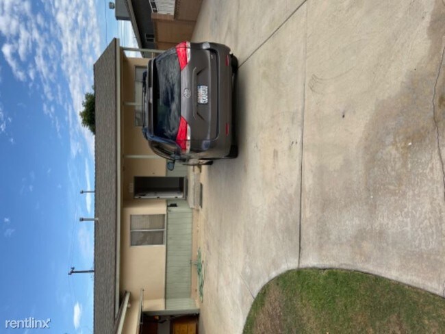 Foto del edificio - 4 br, 2 bath House - 13282 Nevada St