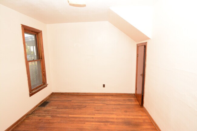 Downstairs Bedroom - 903 W Chestnut St