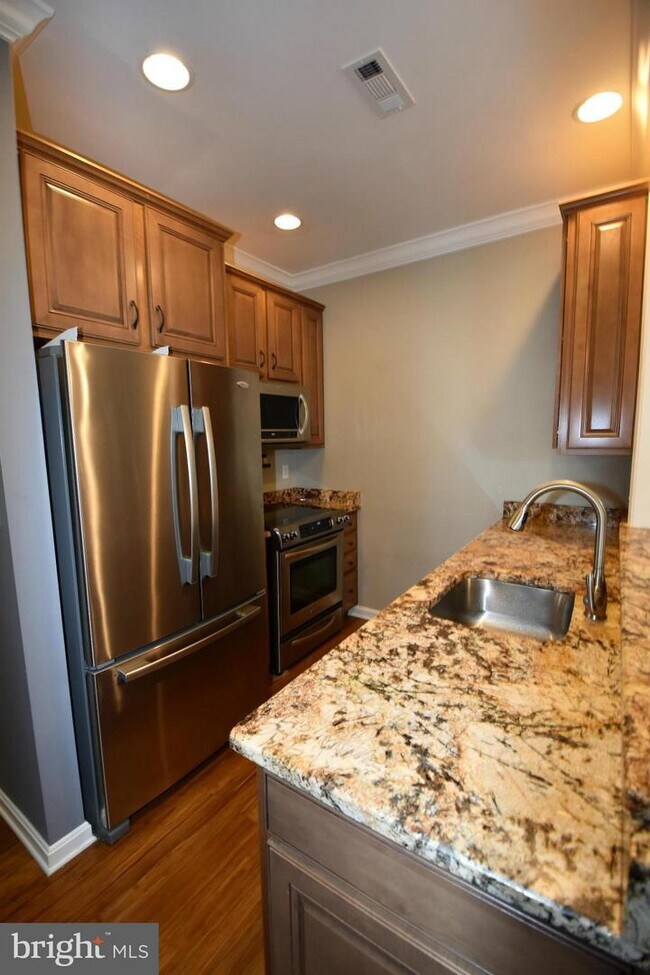 Foto del edificio - 601 Forest Walk Ln