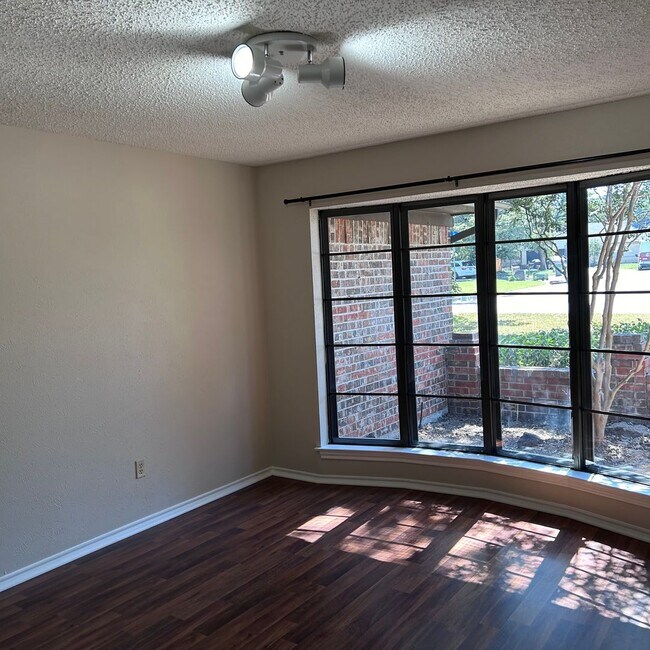 Foto del edificio - 5917 Pleasant Wood Trail