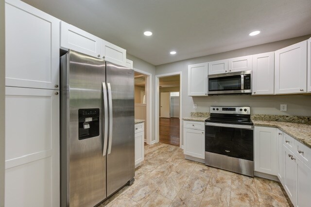 Building Photo - 174 Hickory Hollow Dr