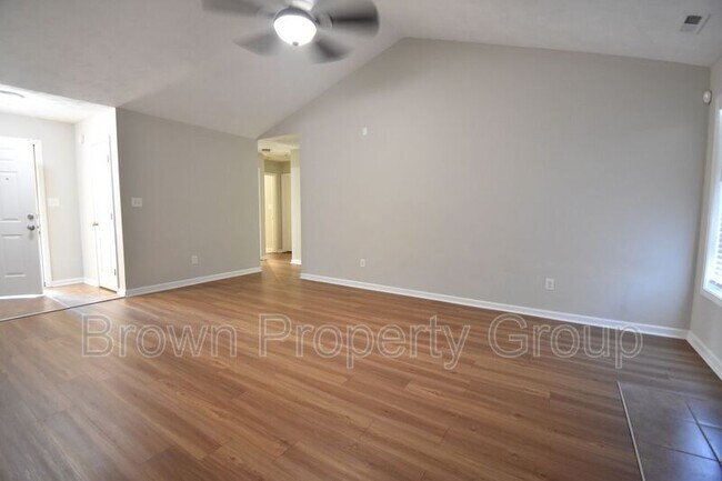 Foto del edificio - 5609 Thackeray Dr