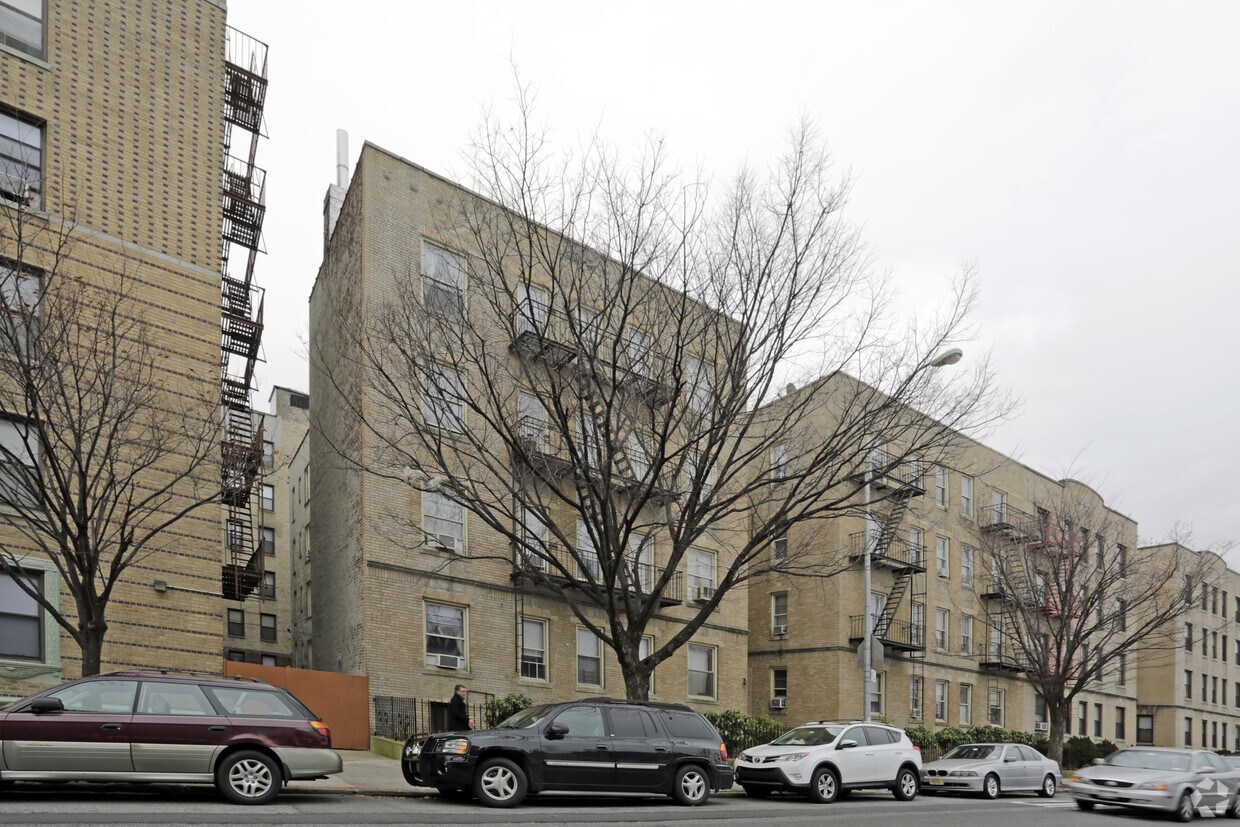Primary Photo - 2916 21st Ave
