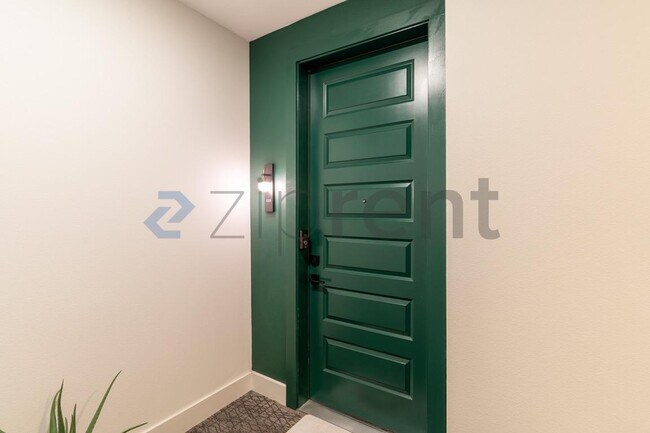 Building Photo - Unit 523