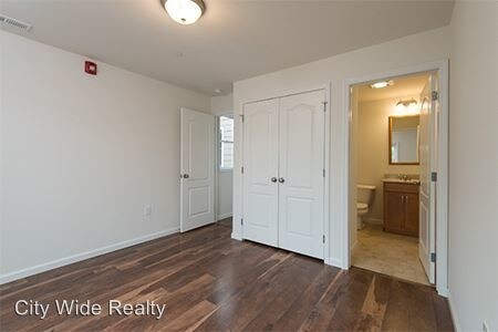 Building Photo - 4613 Sansom St