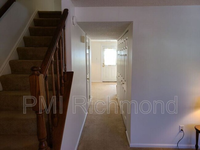 Building Photo - 9404 Tracey Lynne Cir