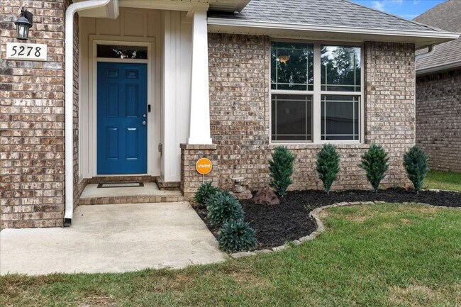 Building Photo - 3 bedroom 2 bathroom- GREAT Location in Pace!