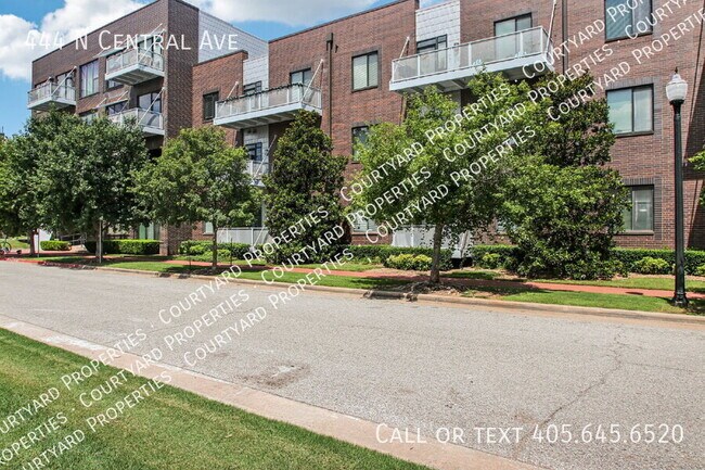 Building Photo - 444 N Central Ave