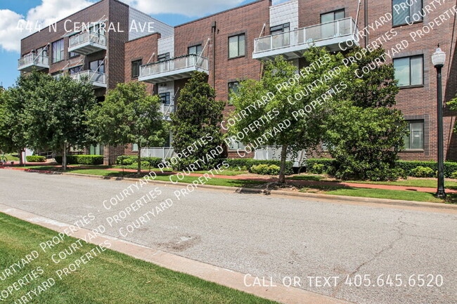 Foto del edificio - 444 N Central Ave