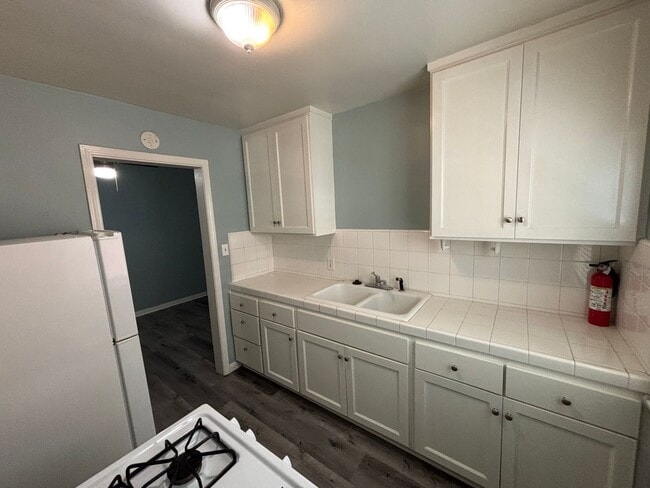 Building Photo - Charming Studio Apartment in Prime Long Be...