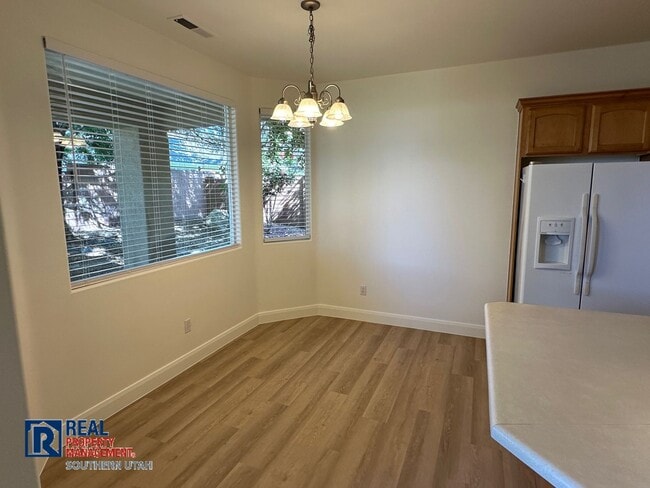 Building Photo - Charming Home is St. George