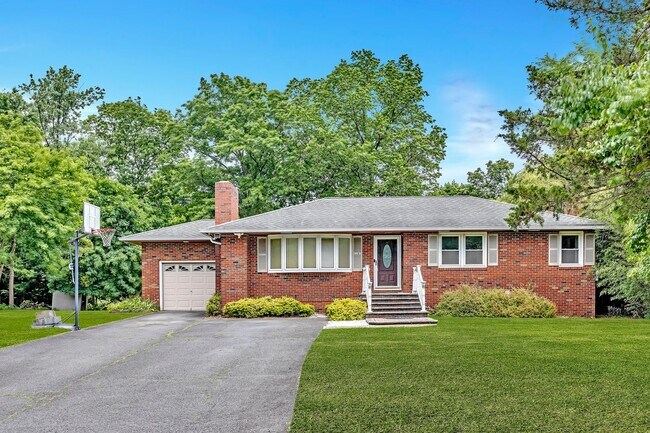 Foto del edificio - 16 Meadowbrook Ln