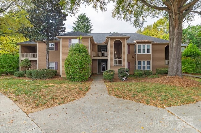 Foto del edificio - 3220 Selwyn Farms Ln