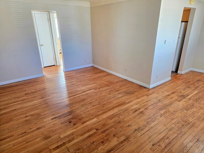 Foto del edificio - 2820-2822 Kingman Blvd