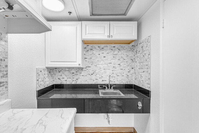 Building Photo - 750 Raintree Dr