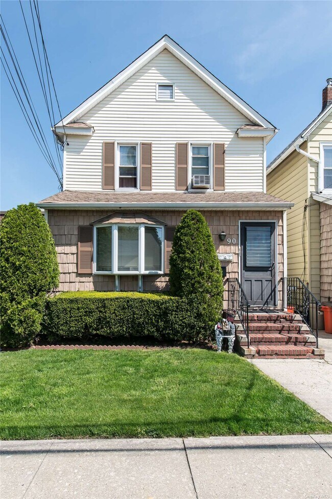 Building Photo - 90 Searing Ave